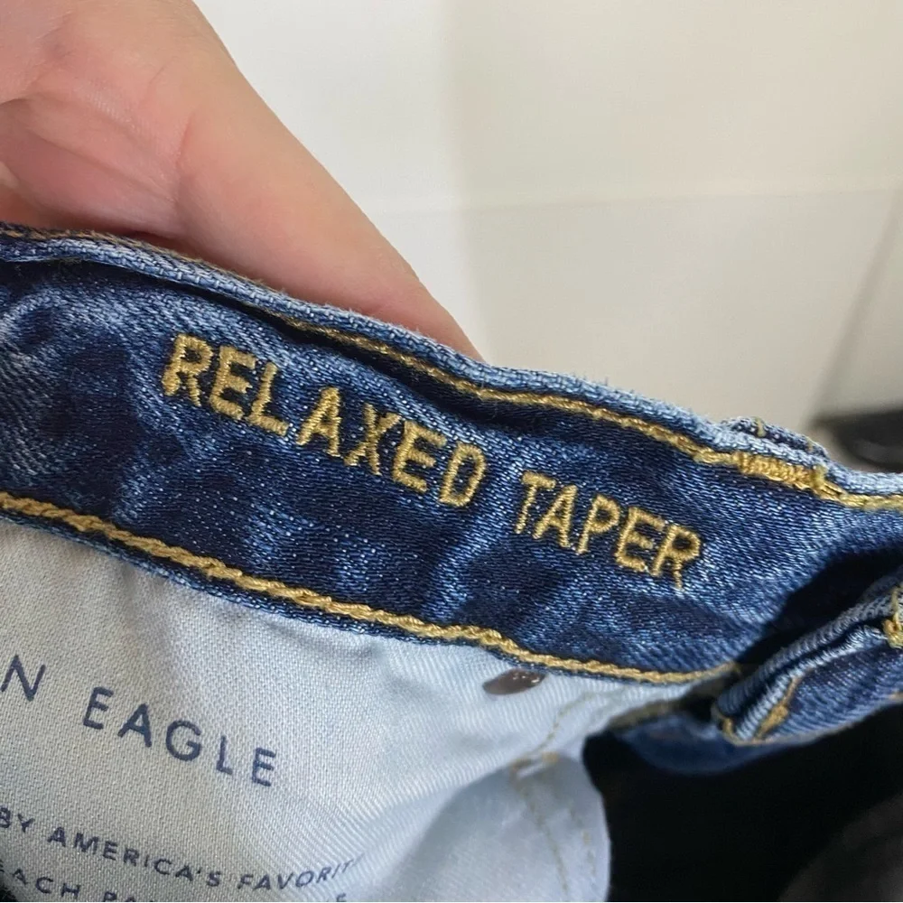 American Eagle Relaxed Taper Mens Distressed Denim Jeans